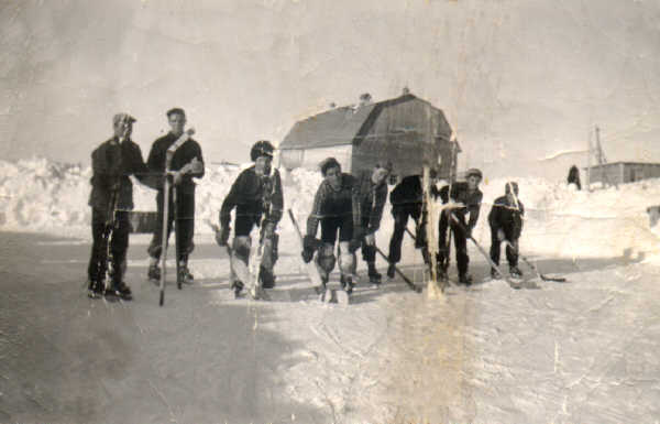 carrier_gerard_hockey.jpg - 24366 Bytes